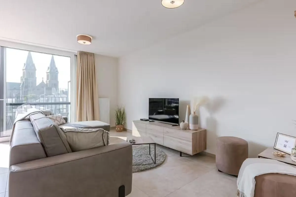 Ruime, Luxe Duplex Penthouse Met 3 Slaapkamer contacts